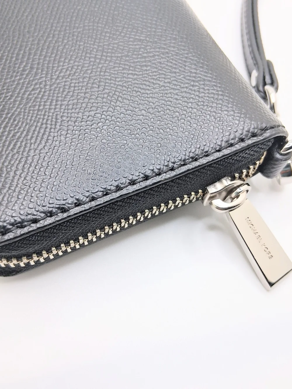 Michael Kors Black Pebbled Leather Jet Set Continental Wallet Wristlet NWOT